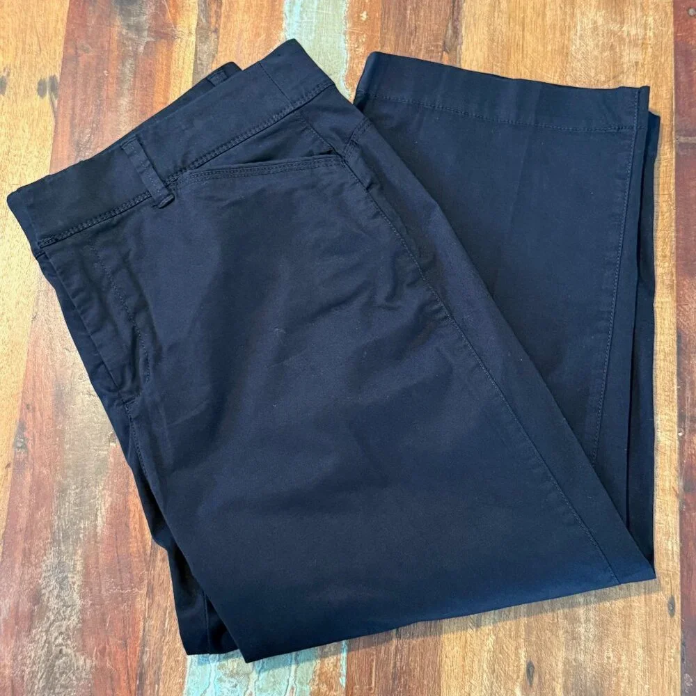 intro. Jonathan Ross Black Cotton Spandex Blend Comfort Waist Capri Pant Size 14